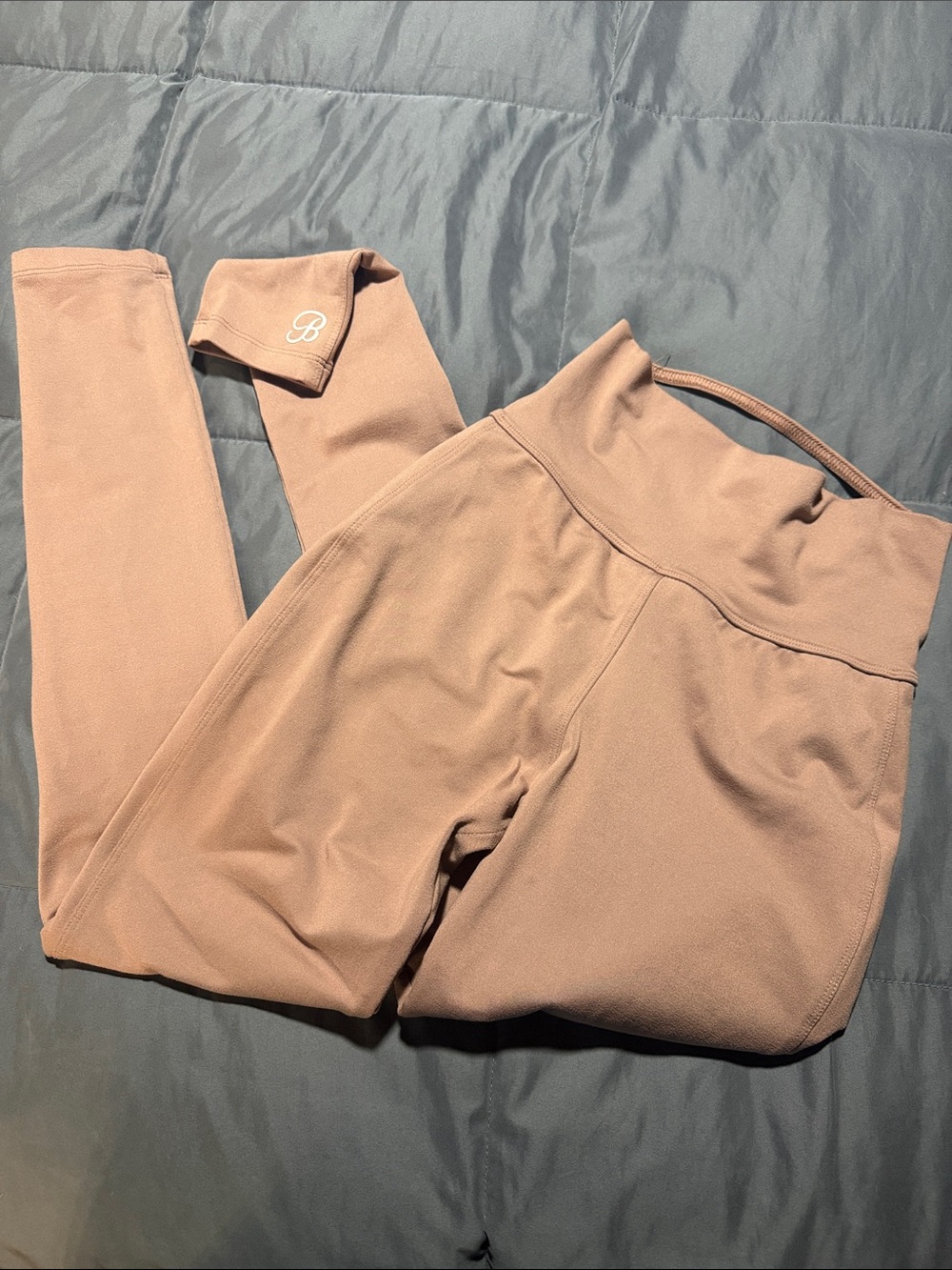 Bombshell sportswear tan/neutral cross back Leggings